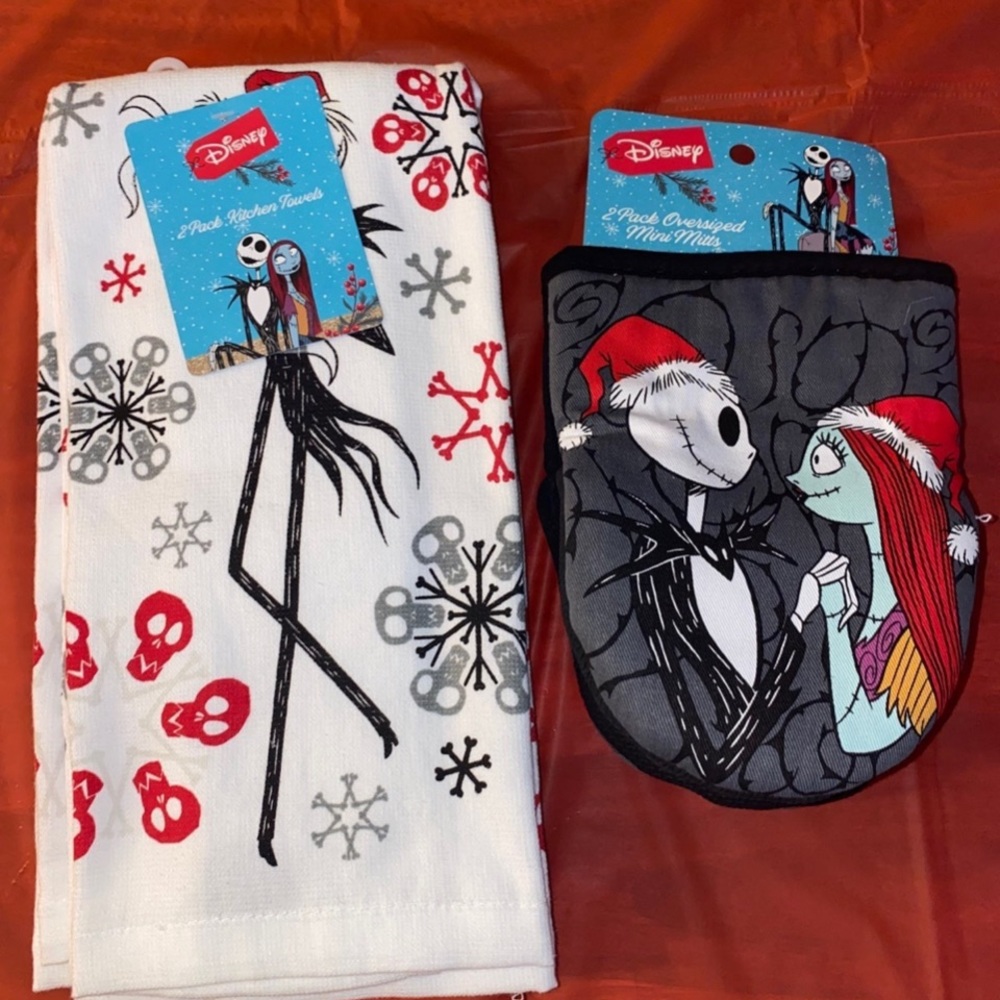 Jack Skellington Christmas Set of Dish Towels (2) Mittens.